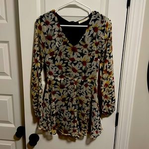 Lush daisy romper size (XS)